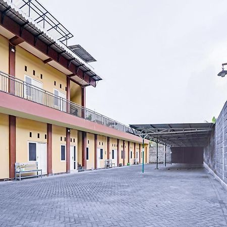 Oyo 3298 Bromo Guest House Family Malang Exterior photo