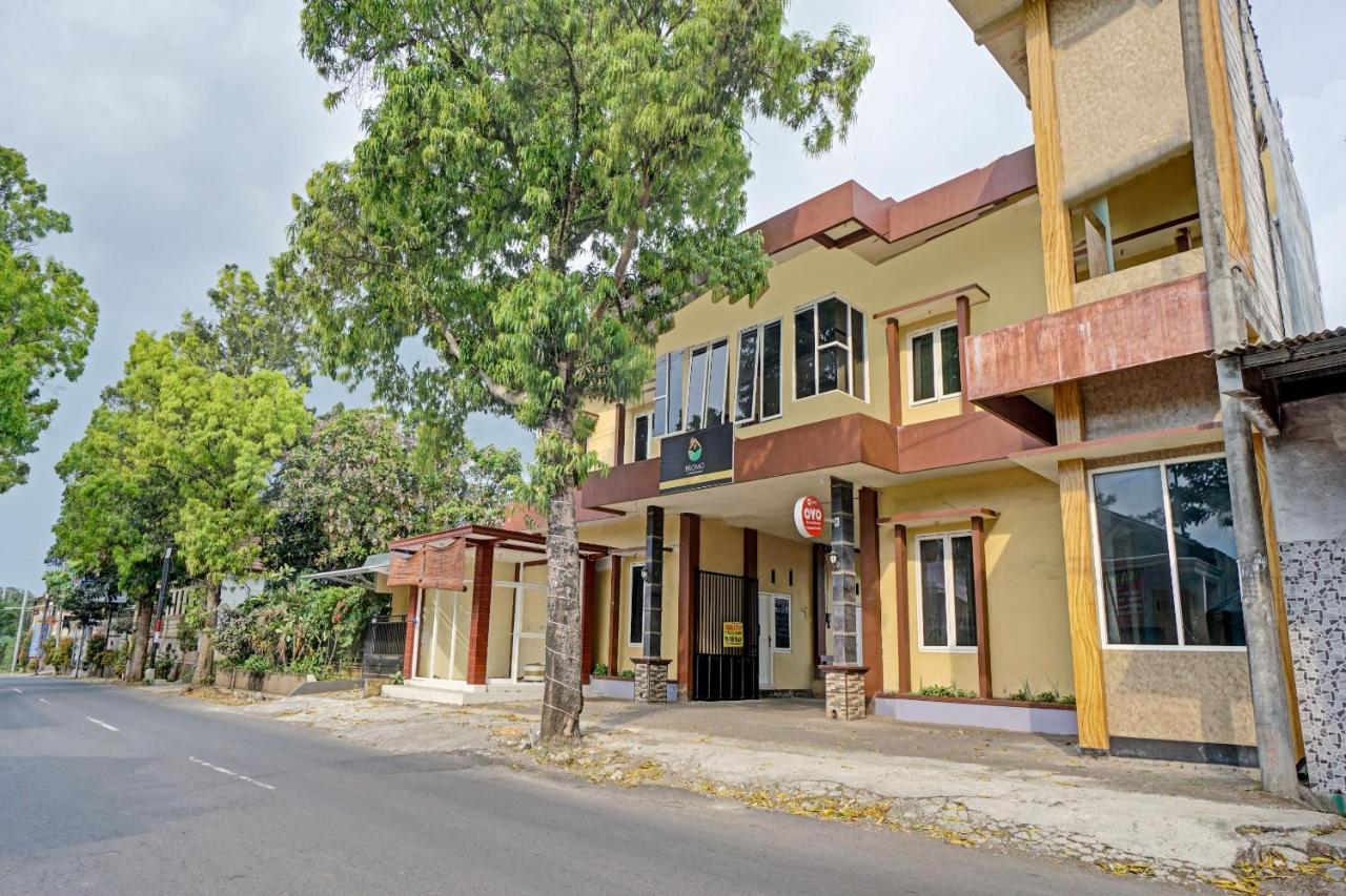Oyo 3298 Bromo Guest House Family Malang Exterior photo