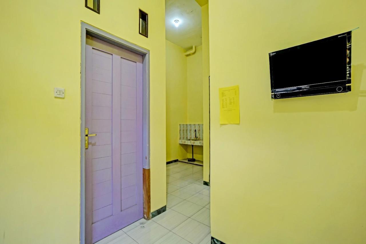 Oyo 3298 Bromo Guest House Family Malang Exterior photo