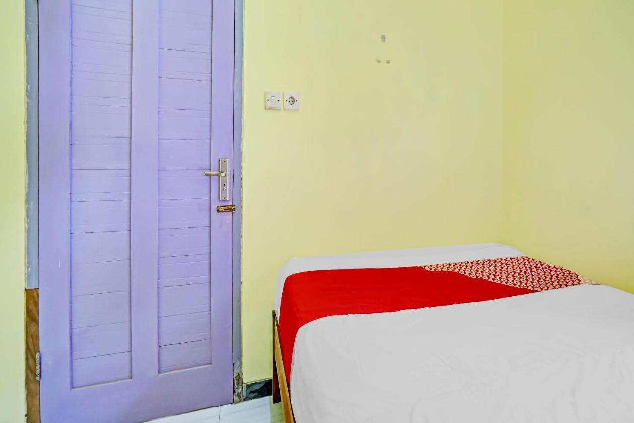 Oyo 3298 Bromo Guest House Family Malang Exterior photo