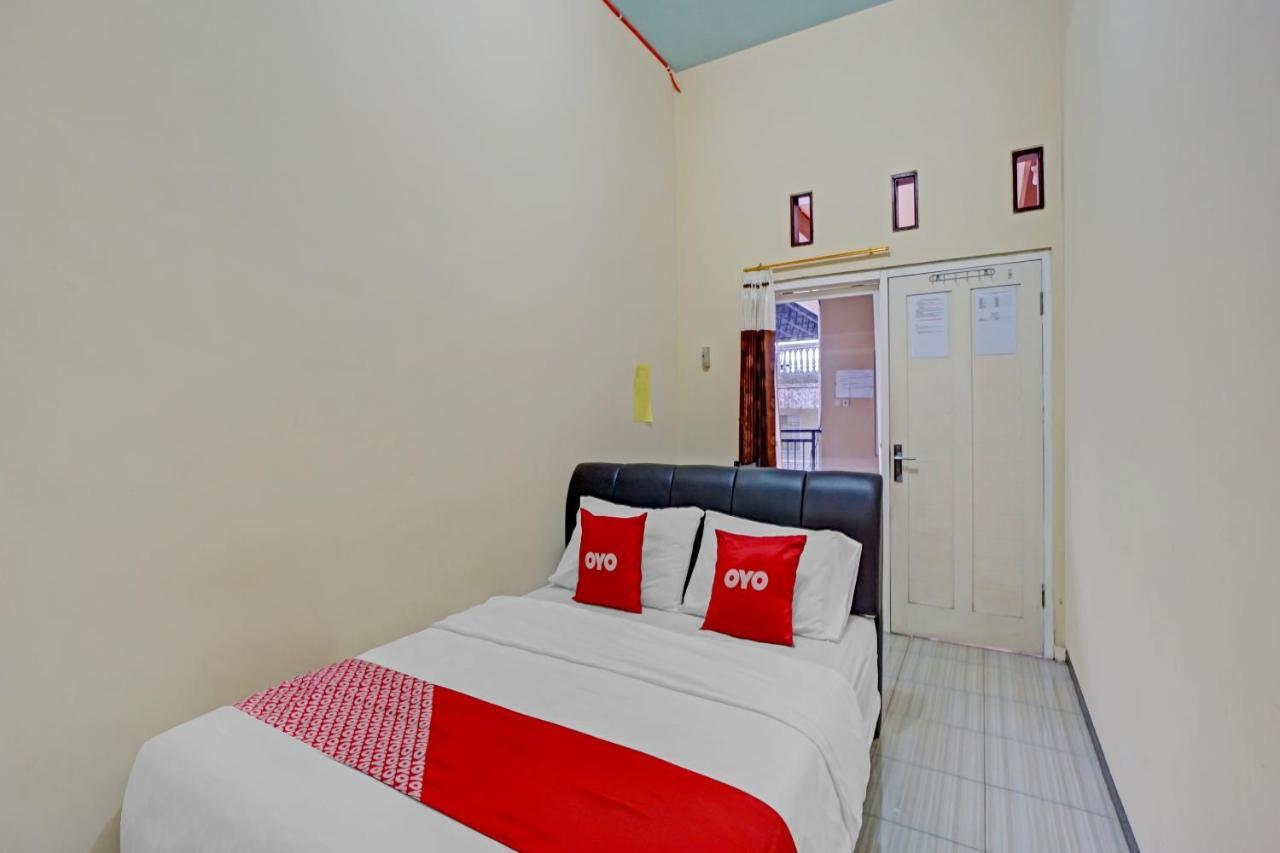Oyo 3298 Bromo Guest House Family Malang Exterior photo