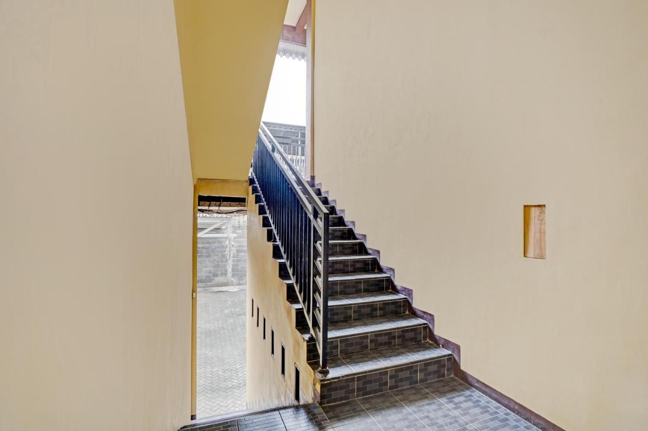 Oyo 3298 Bromo Guest House Family Malang Exterior photo