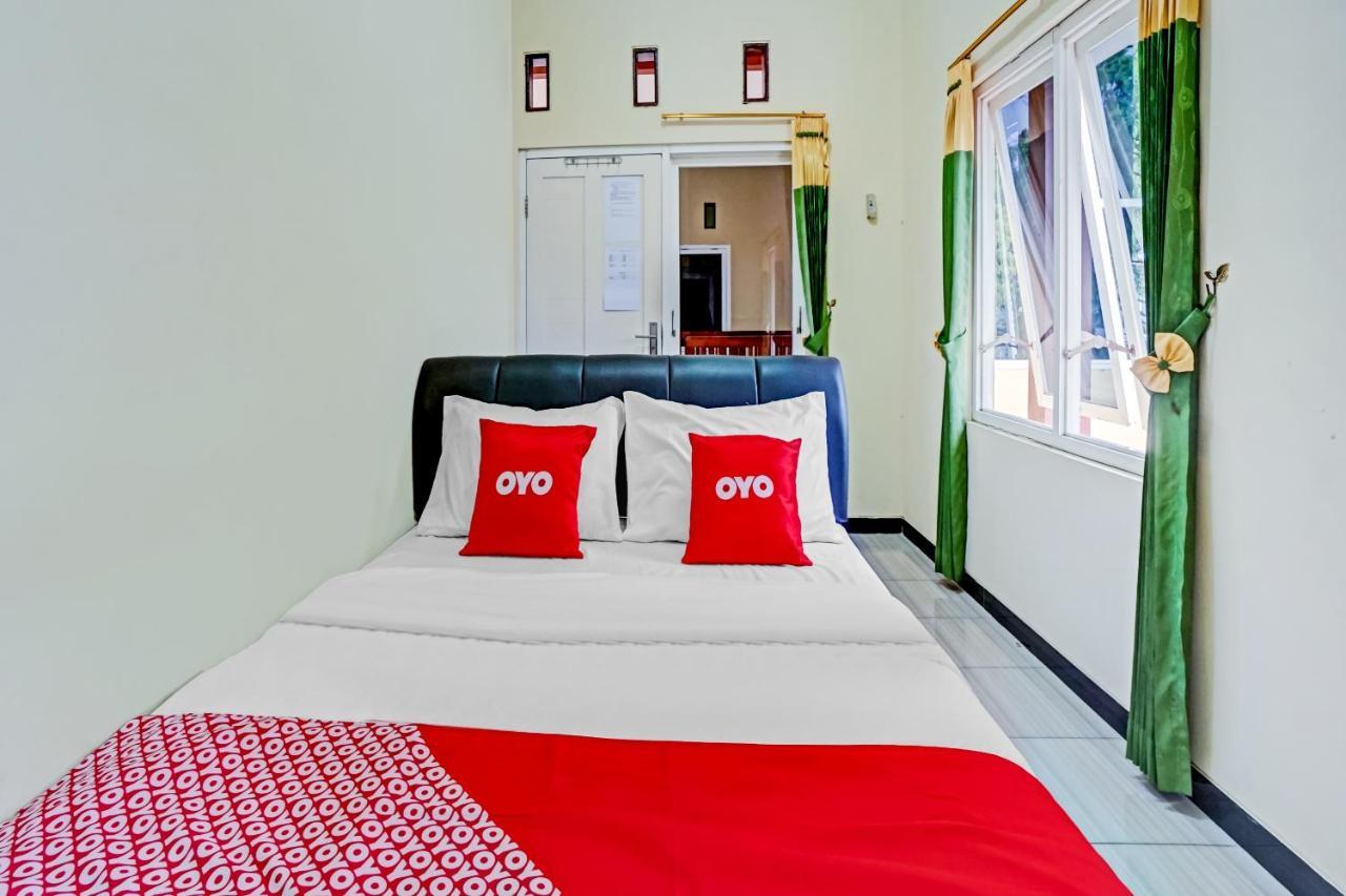 Oyo 3298 Bromo Guest House Family Malang Exterior photo