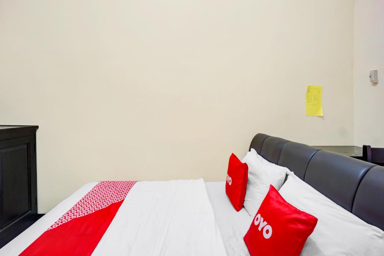 Oyo 3298 Bromo Guest House Family Malang Exterior photo