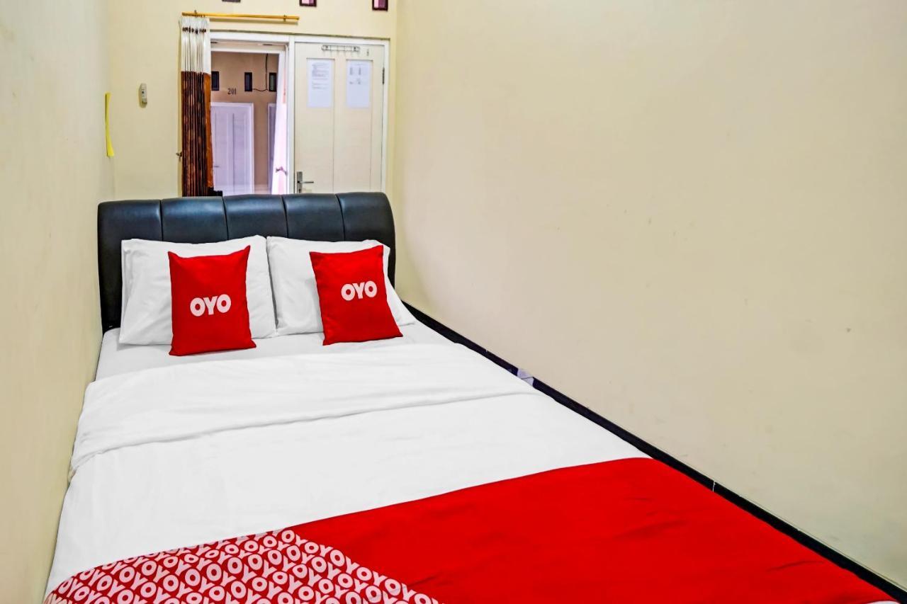 Oyo 3298 Bromo Guest House Family Malang Exterior photo